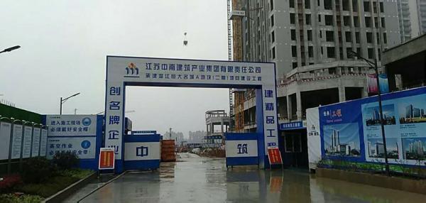 铜仁地区温江恒大项目成品玻璃钢化粪池安装现场